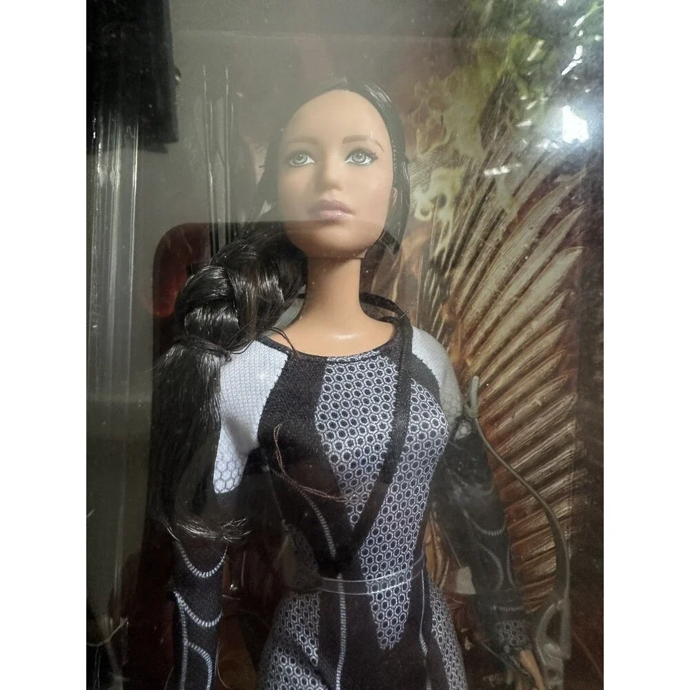 2013 Barbie Hunger Games Katniss Doll X8251 Black Label Jennifer Lawrence New